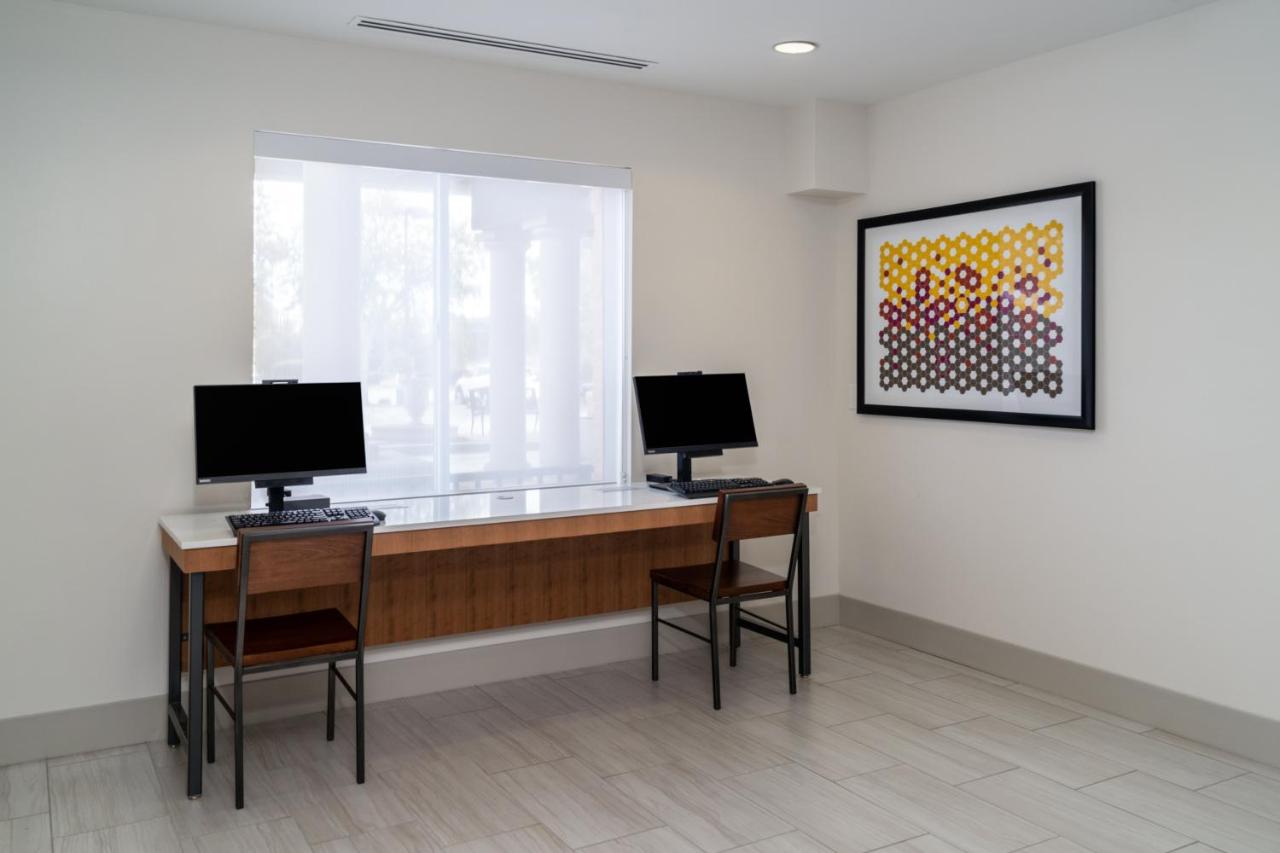 | Holiday Inn Express Hotel & Suites Bluffton at Hilton Head Area, an IHG Hotel