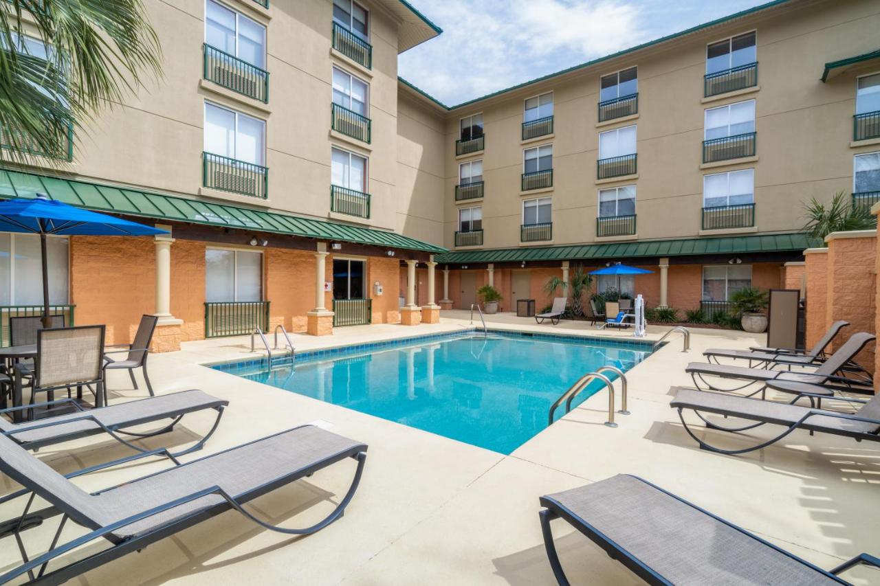 | Holiday Inn Express Hotel & Suites Bluffton at Hilton Head Area, an IHG Hotel