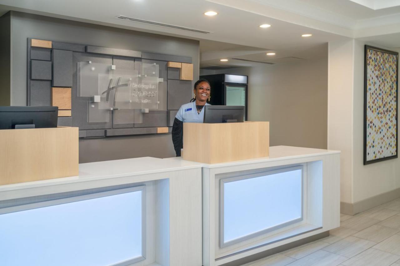 | Holiday Inn Express Hotel & Suites Bluffton at Hilton Head Area, an IHG Hotel