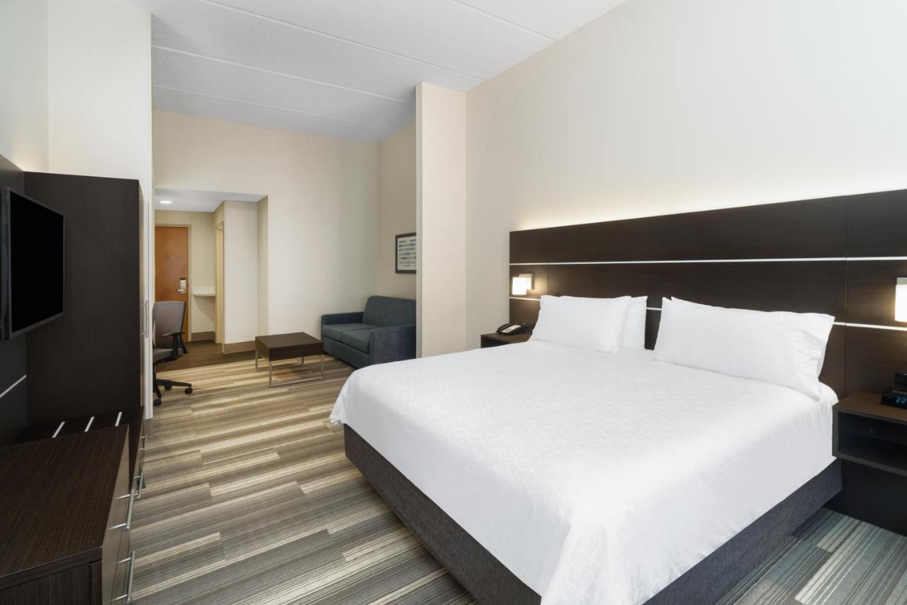 | Holiday Inn Express Hotel & Suites Bluffton at Hilton Head Area, an IHG Hotel
