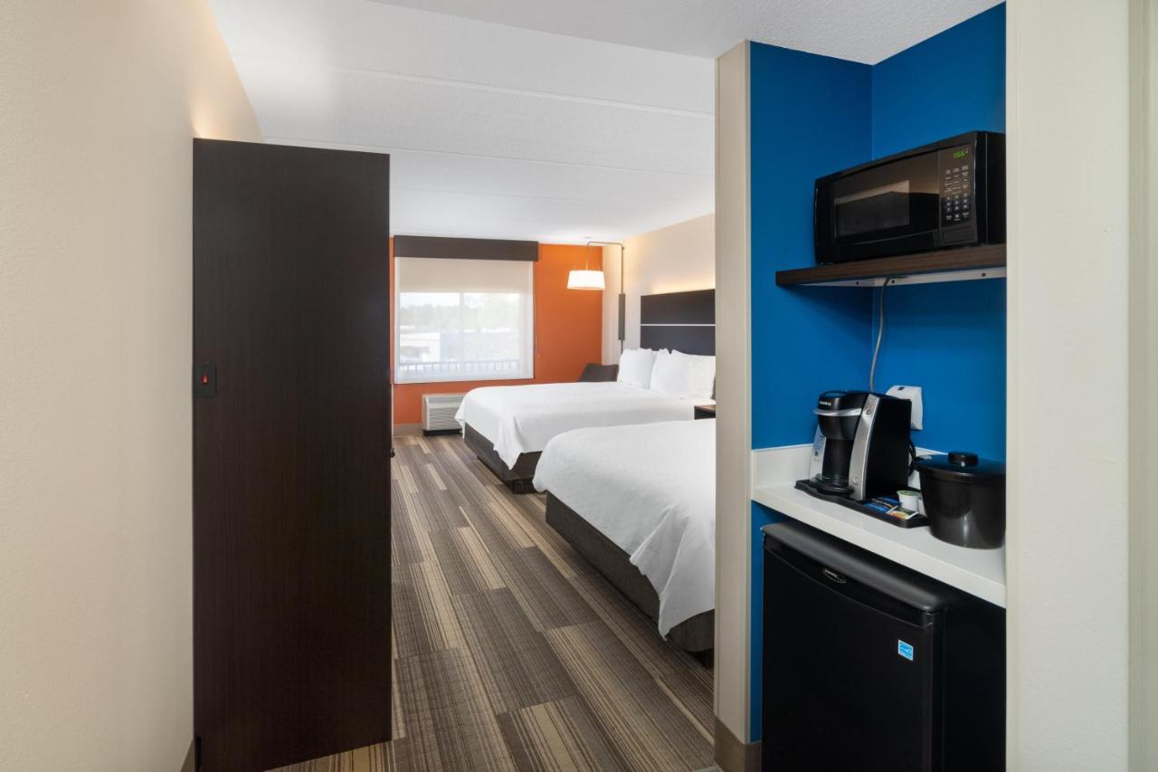 | Holiday Inn Express Hotel & Suites Bluffton at Hilton Head Area, an IHG Hotel