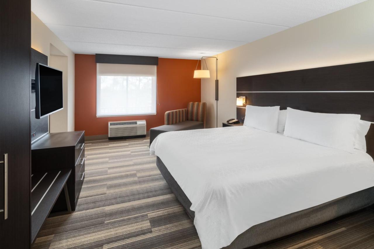 | Holiday Inn Express Hotel & Suites Bluffton at Hilton Head Area, an IHG Hotel