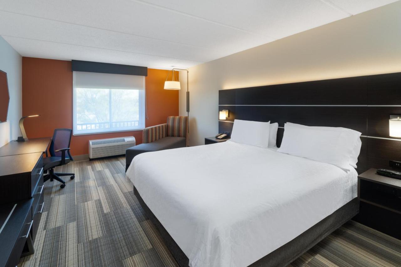 | Holiday Inn Express Hotel & Suites Bluffton at Hilton Head Area, an IHG Hotel