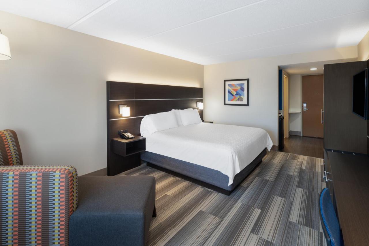 | Holiday Inn Express Hotel & Suites Bluffton at Hilton Head Area, an IHG Hotel