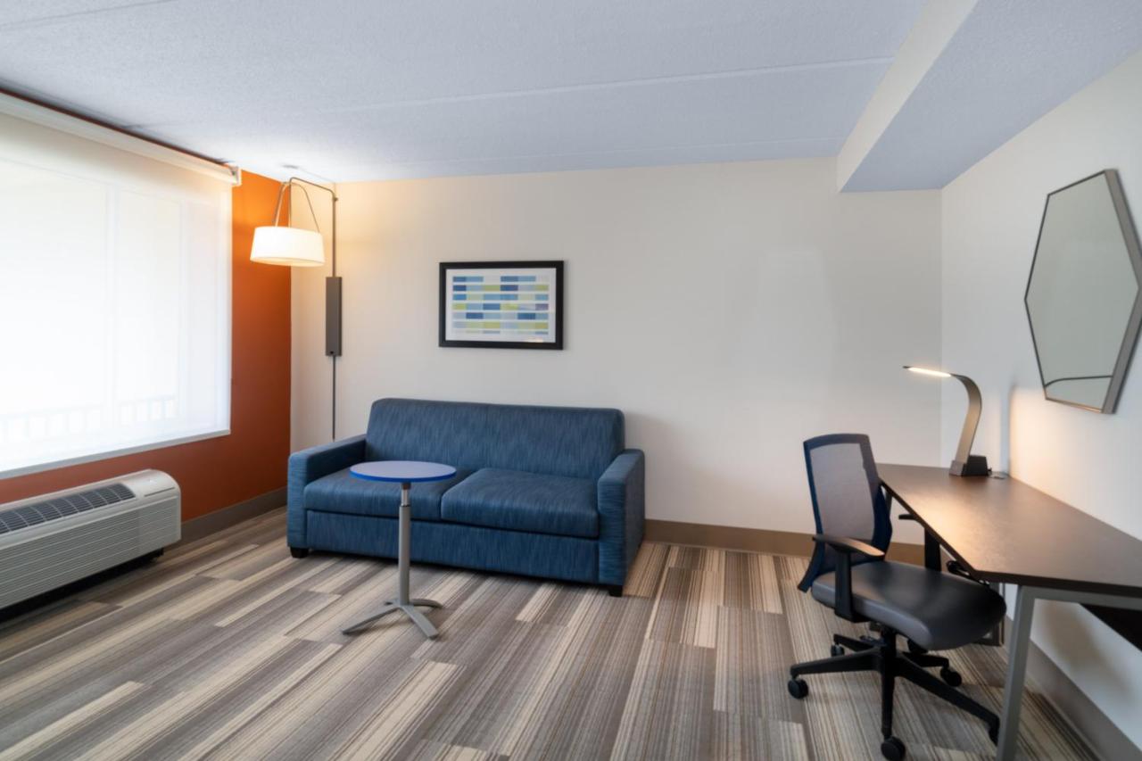 | Holiday Inn Express Hotel & Suites Bluffton at Hilton Head Area, an IHG Hotel