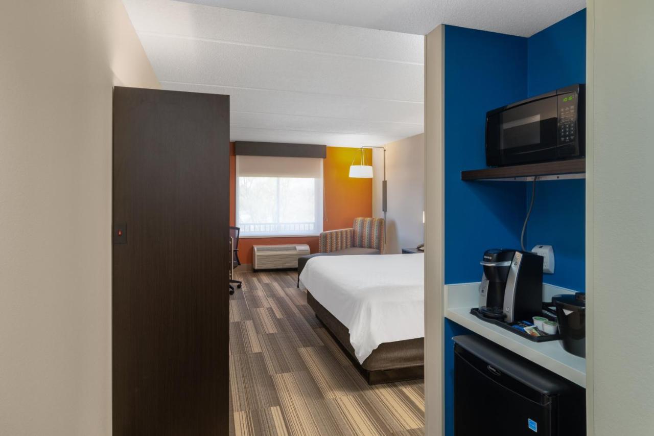 | Holiday Inn Express Hotel & Suites Bluffton at Hilton Head Area, an IHG Hotel