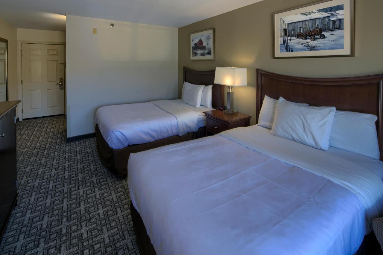 Deluxe Double Room at Country Inn at The Mall