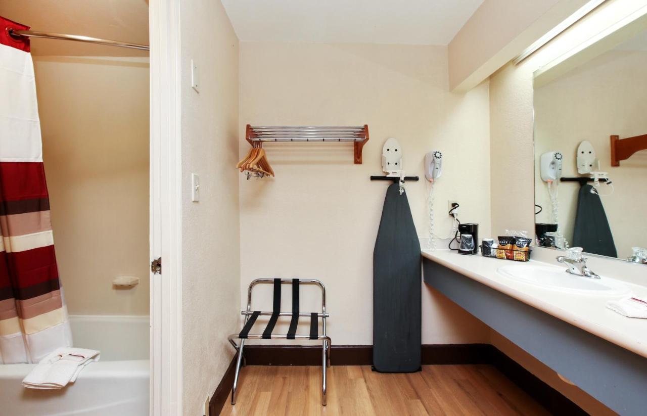 Superior King with Kitchenette Non-Smoking at Red Roof Inn Santa Ana