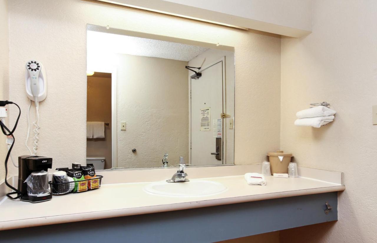 Superior King with Kitchenette Non-Smoking at Red Roof Inn Santa Ana
