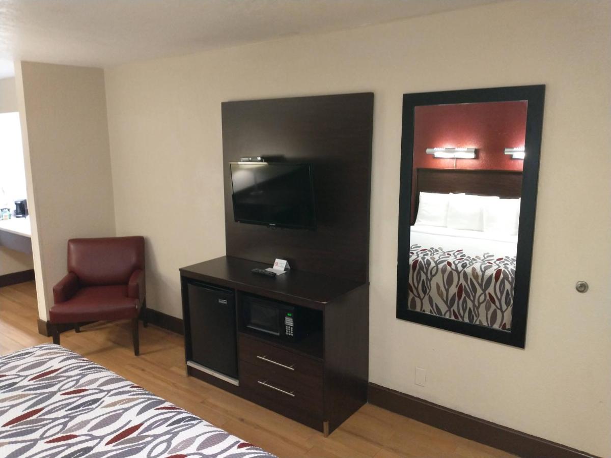 Superior King with Kitchenette Non-Smoking at Red Roof Inn Santa Ana