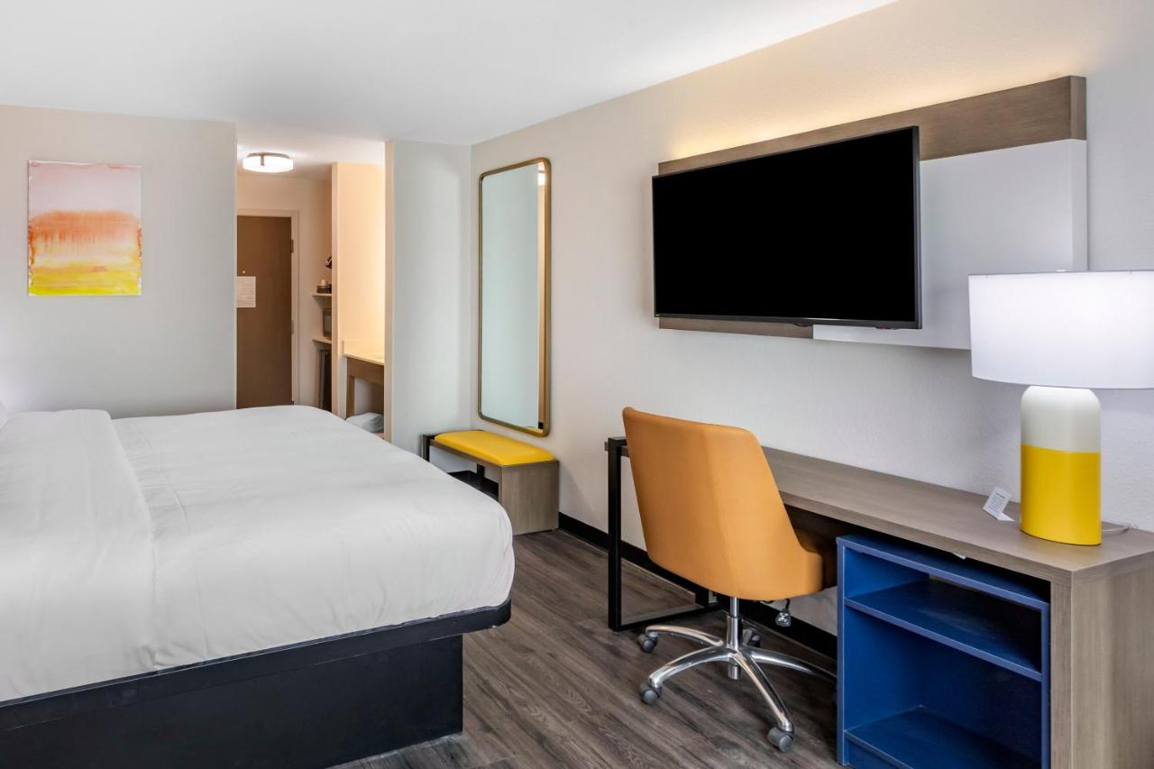 Queen Room - Disability Access at Comfort Inn Mount Pleasant – Racine