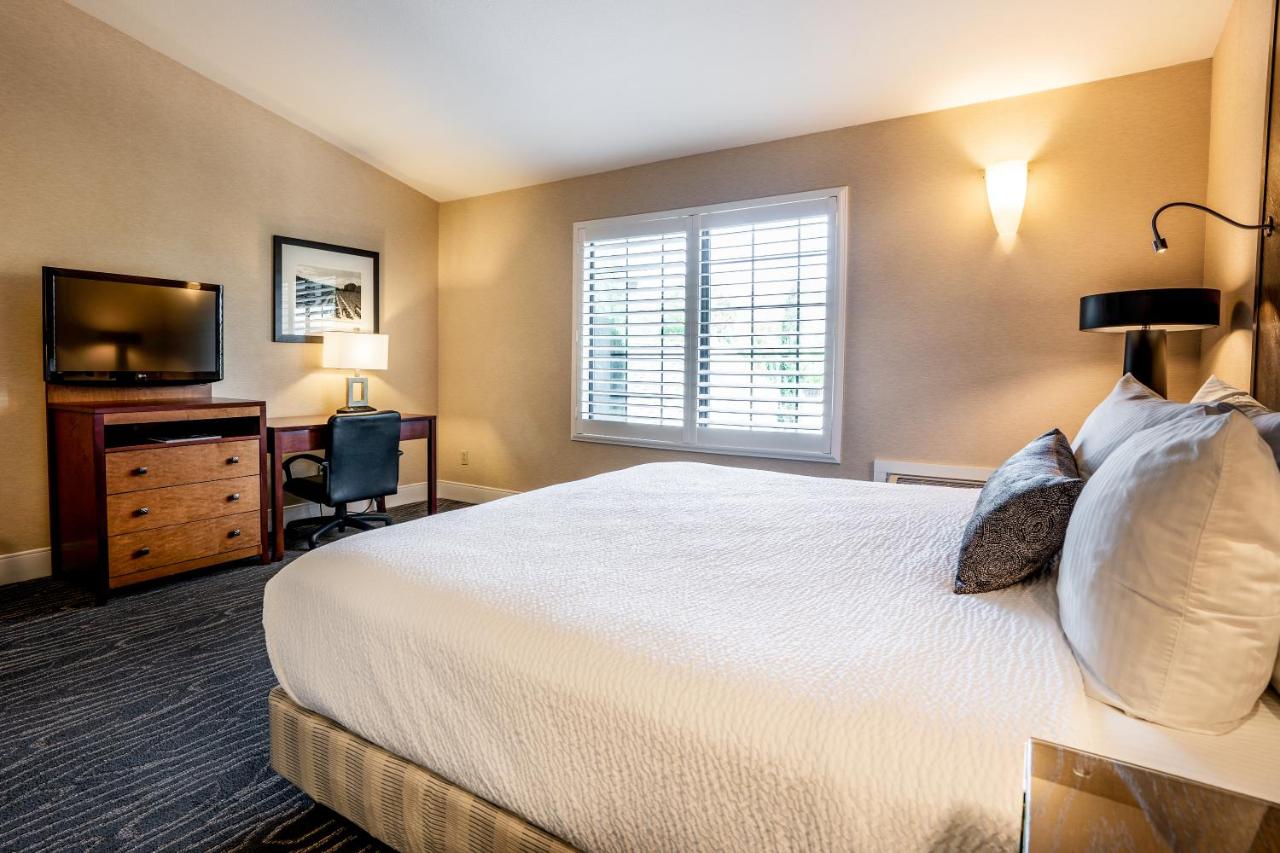 King Room with Balcony at Best Western Plus Stevenson Manor