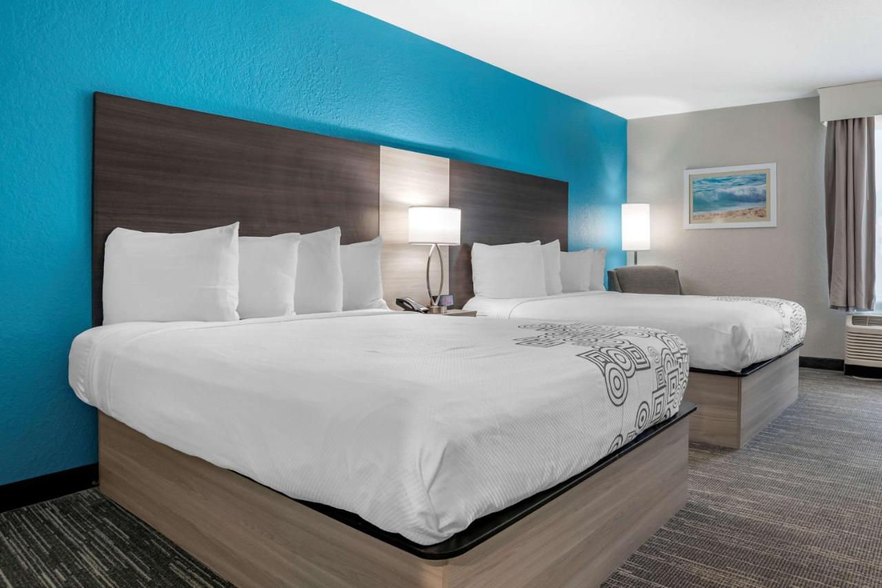 Queen Room with Two Queen Beds and Bathtub at Best Western Plus Panama City Hotel