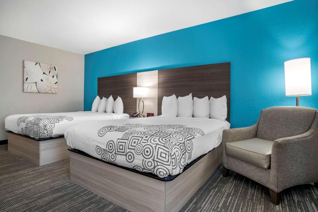 Queen Room with Two Queen Beds and Bathtub at Best Western Plus Panama City Hotel