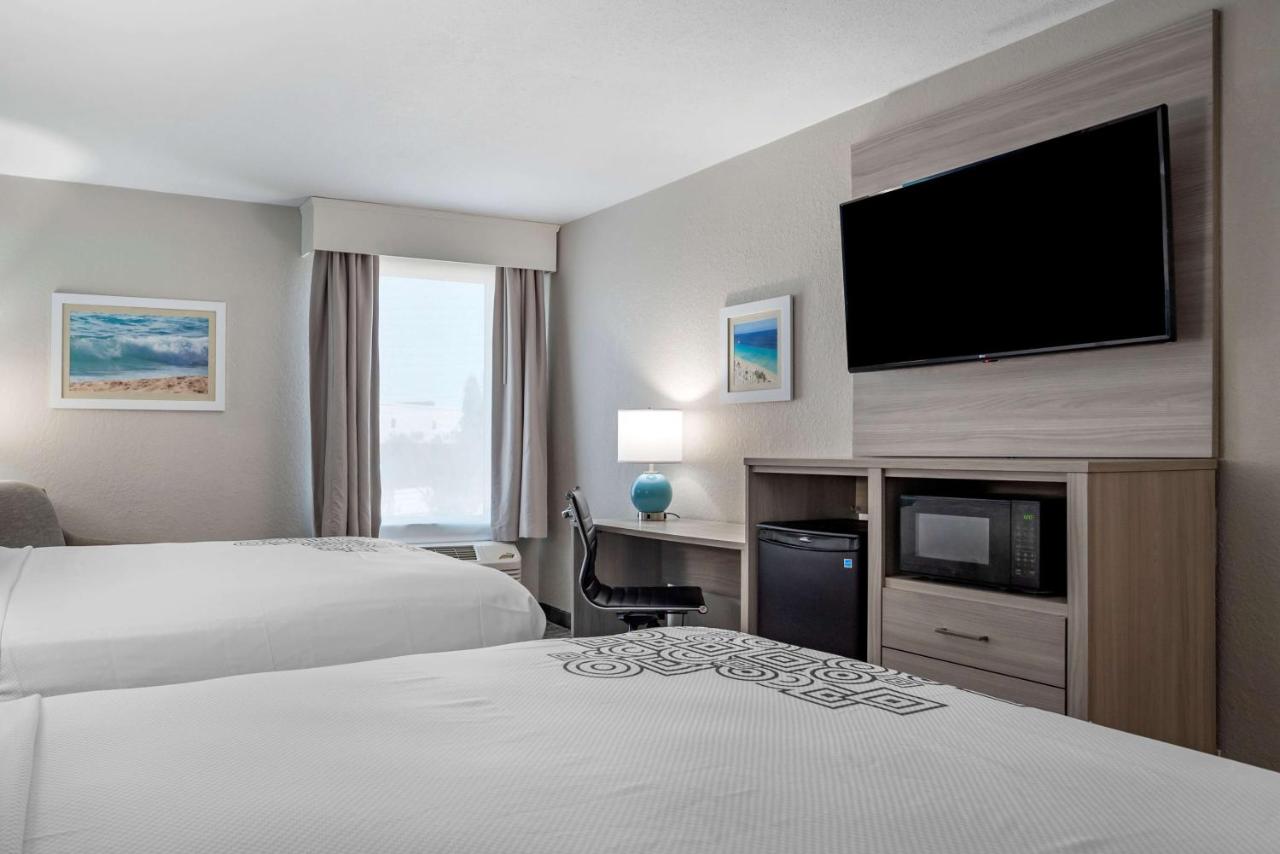 Queen Room with Two Queen Beds and Bathtub at Best Western Plus Panama City Hotel