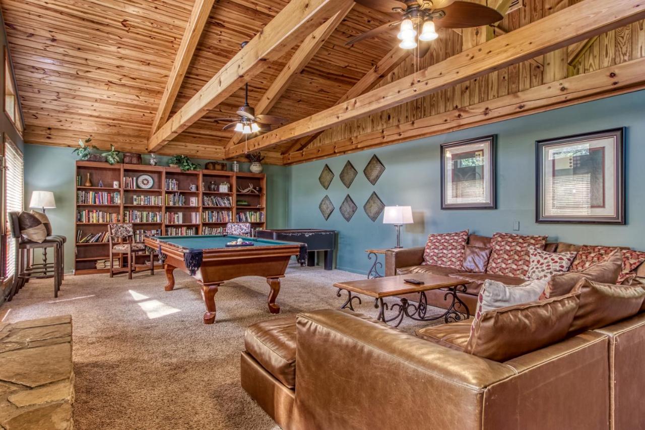 | Mountain Lake Lodge