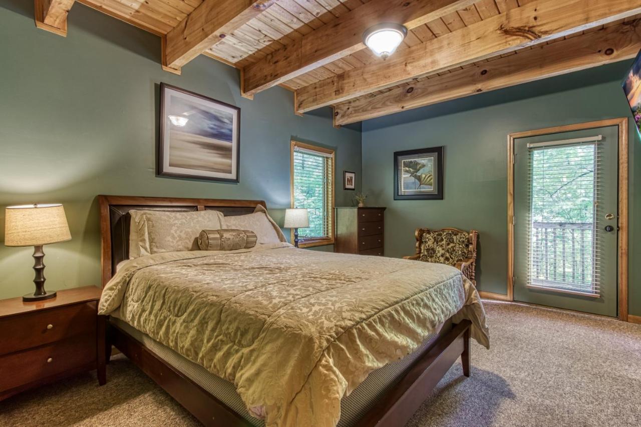 | Mountain Lake Lodge