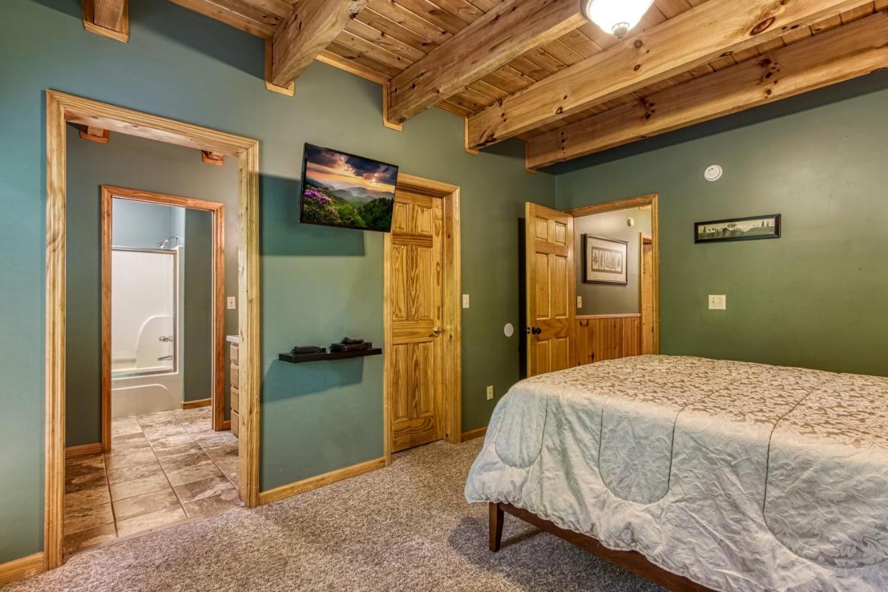 | Mountain Lake Lodge