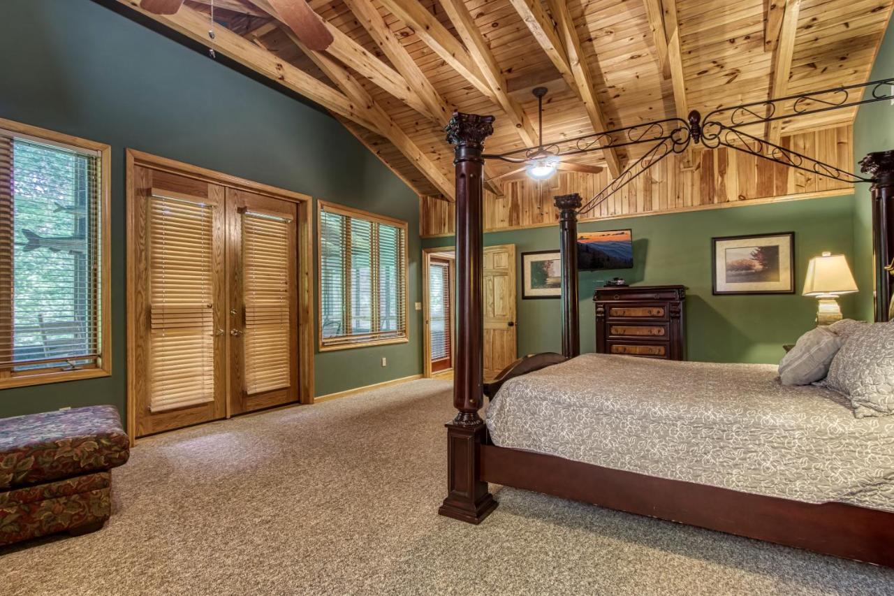 | Mountain Lake Lodge