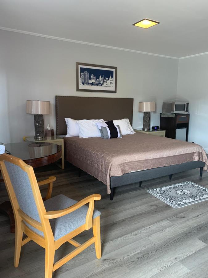  | Vinehurst Inn & Suites