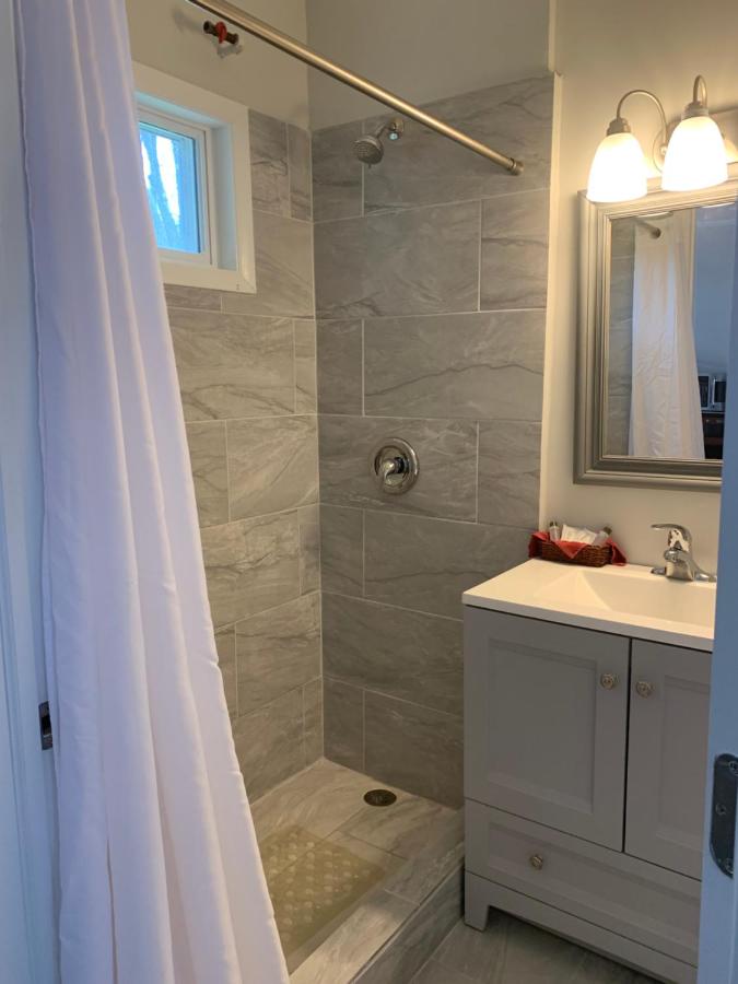  | Vinehurst Inn & Suites