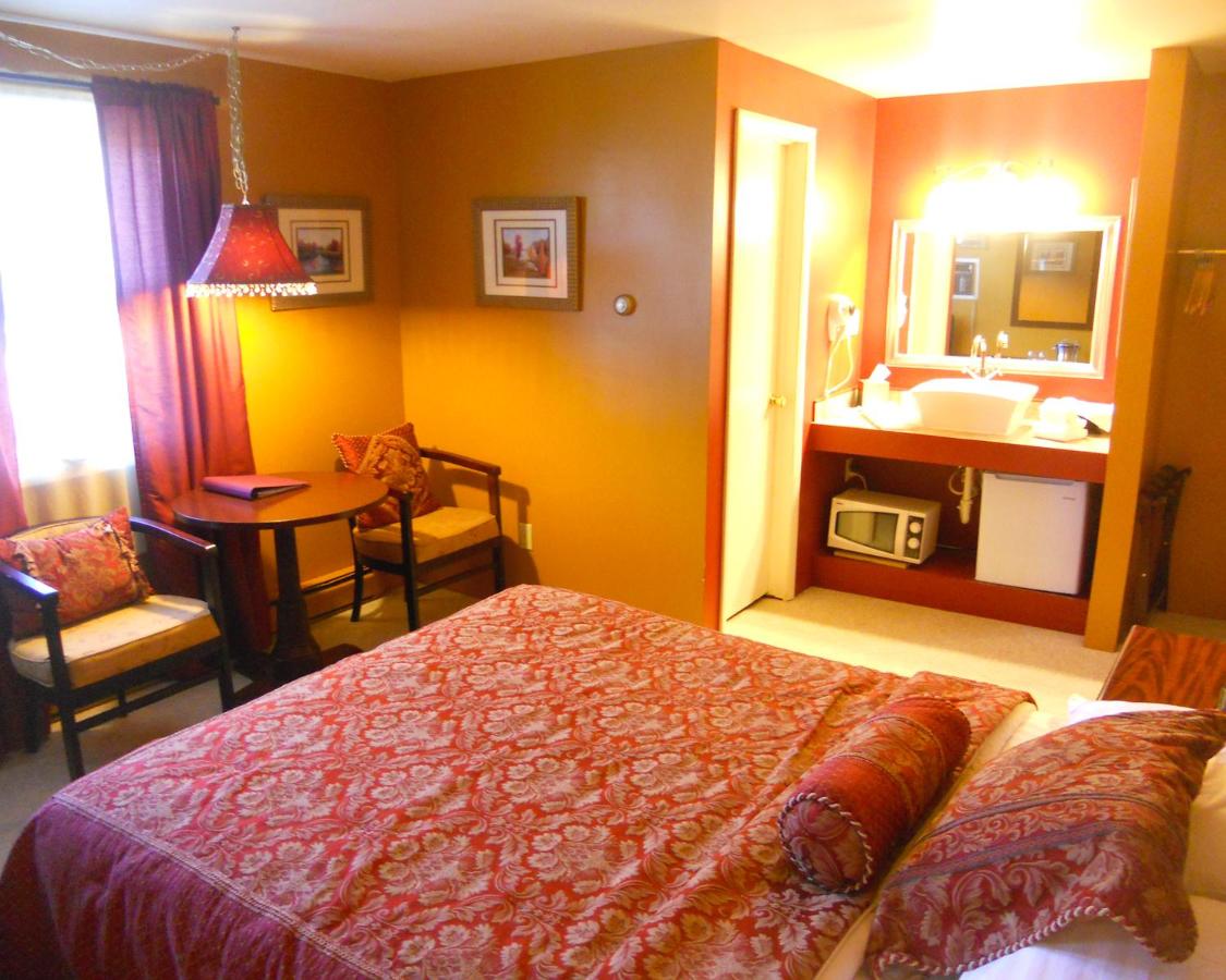  | Vinehurst Inn & Suites