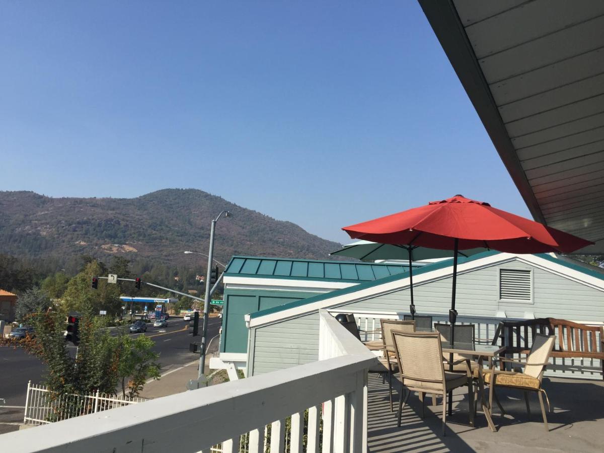  | Oakhurst Lodge