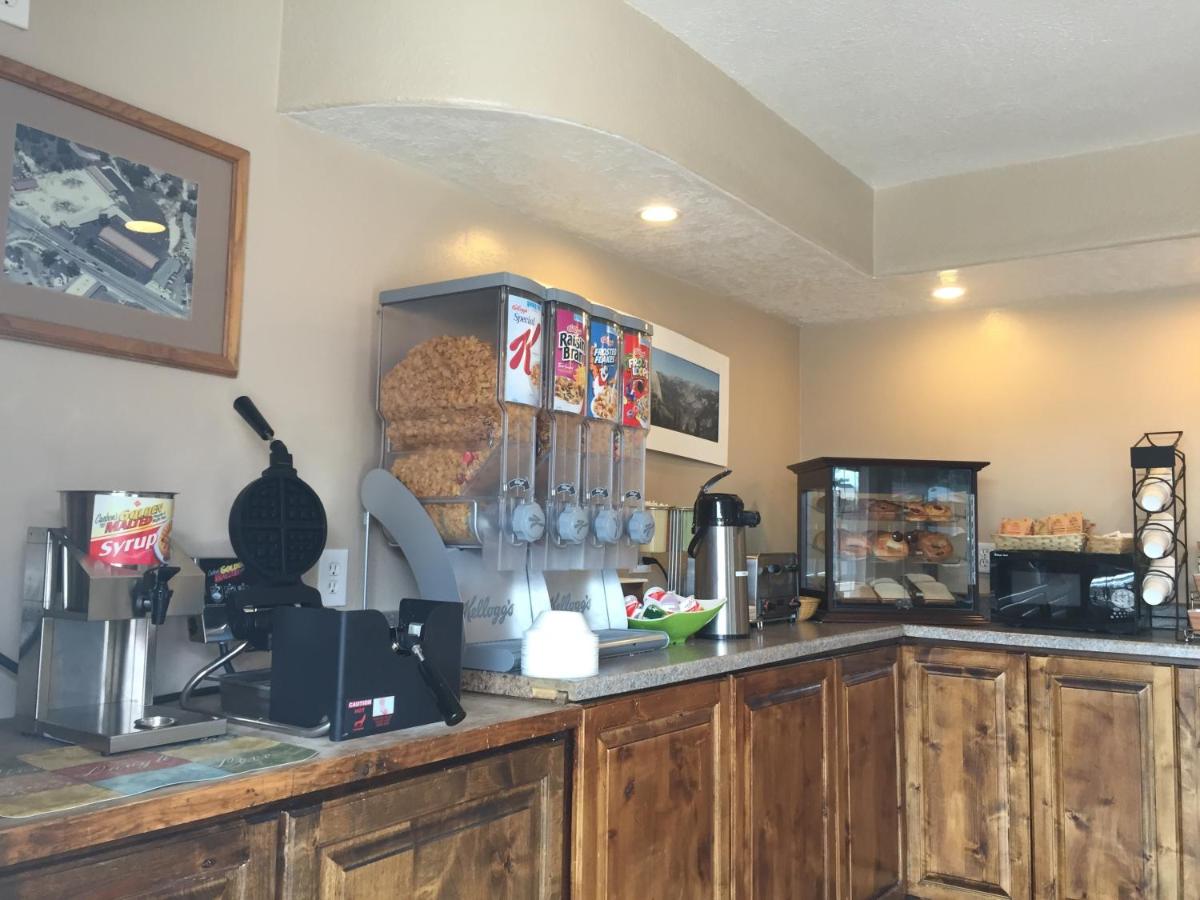  | Oakhurst Lodge