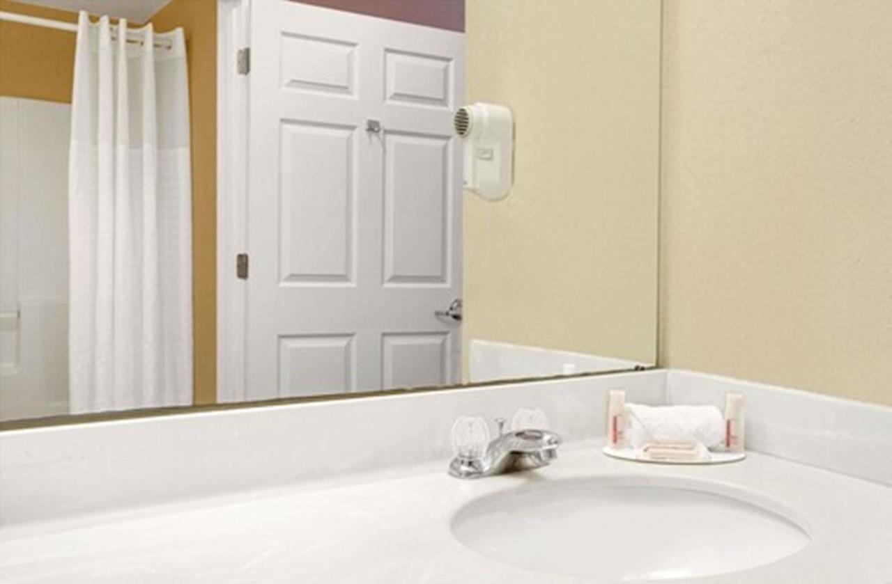 King Suite - Non-Smoking at Baymont by Wyndham Jacksonville/Butler Blvd