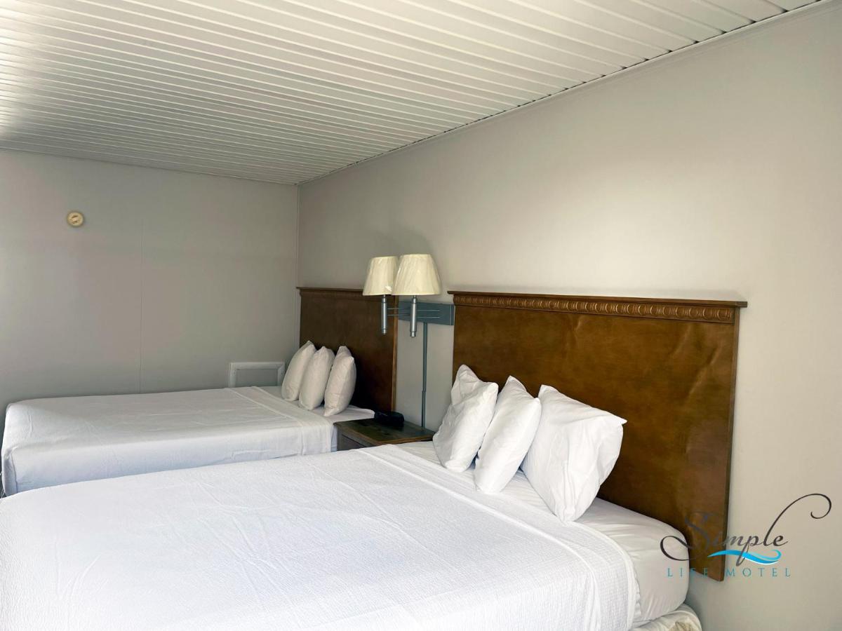 | Simple Life Motel