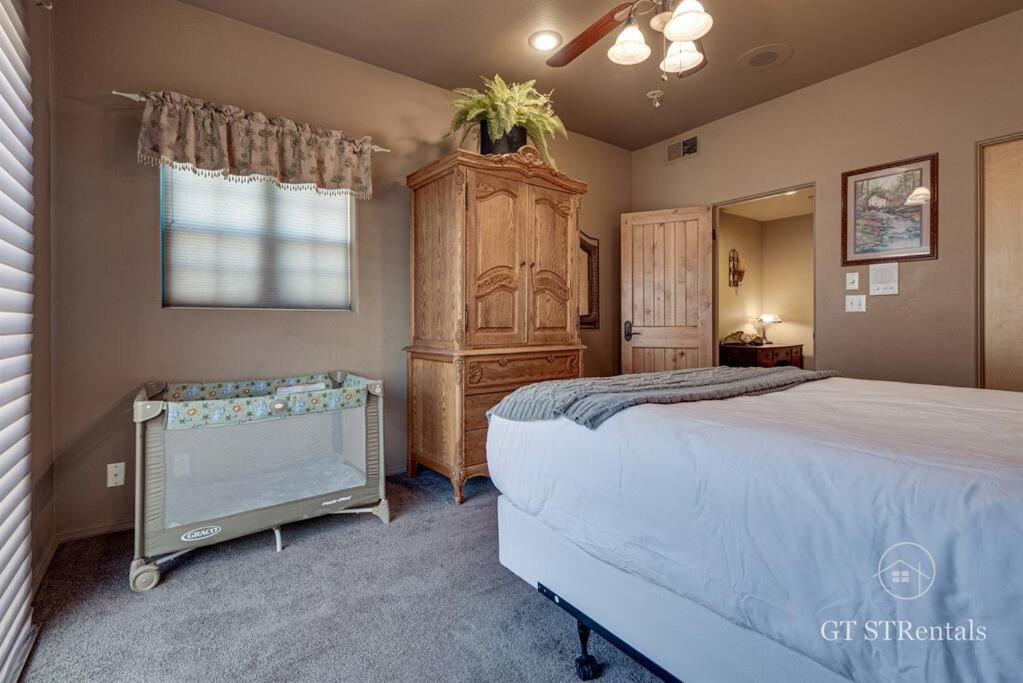  | VISTA DEL HAVASU- Home with Beautiful Views & Backyard Oasis