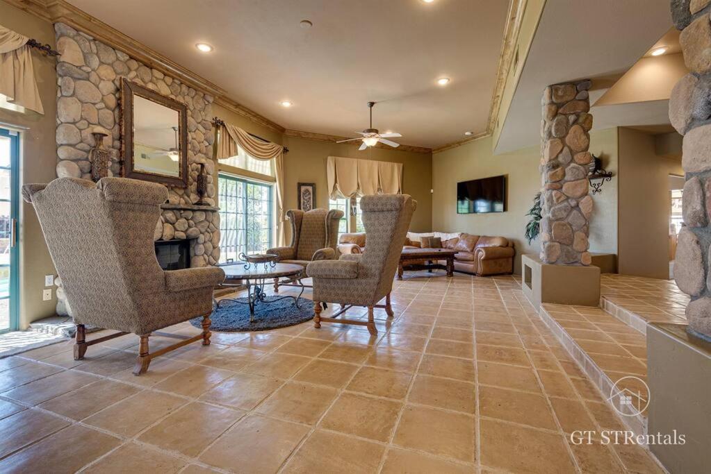  | VISTA DEL HAVASU- Home with Beautiful Views & Backyard Oasis