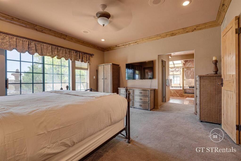  | VISTA DEL HAVASU- Home with Beautiful Views & Backyard Oasis