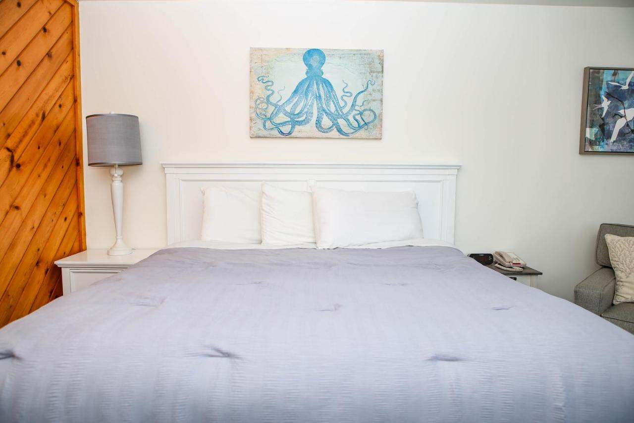 Deluxe King Suite at Waterside Inn