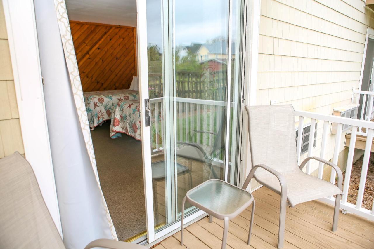 2 QUEEN BEDS NONSMOKING at Waterside Inn