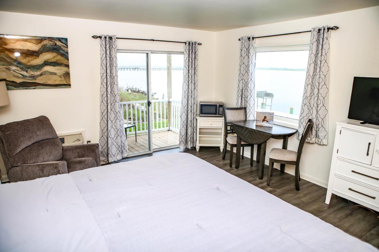 Deluxe King Suite at Waterside Inn