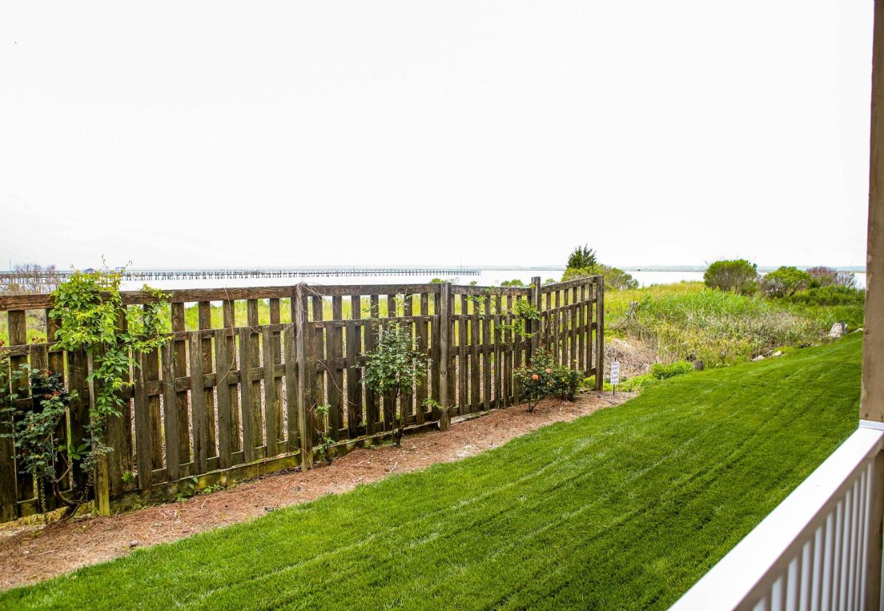 2 QUEEN BEDS NONSMOKING at Waterside Inn
