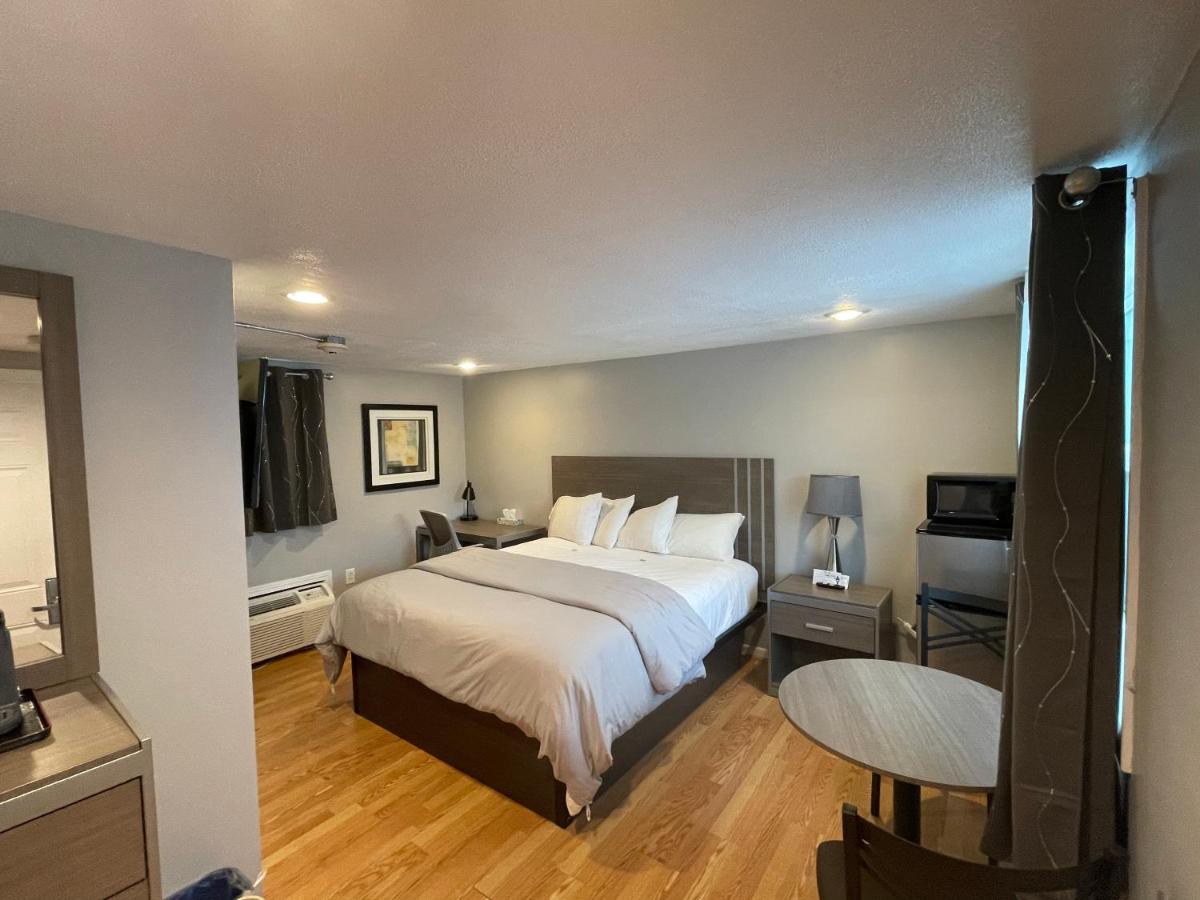 | Aquastar Inn