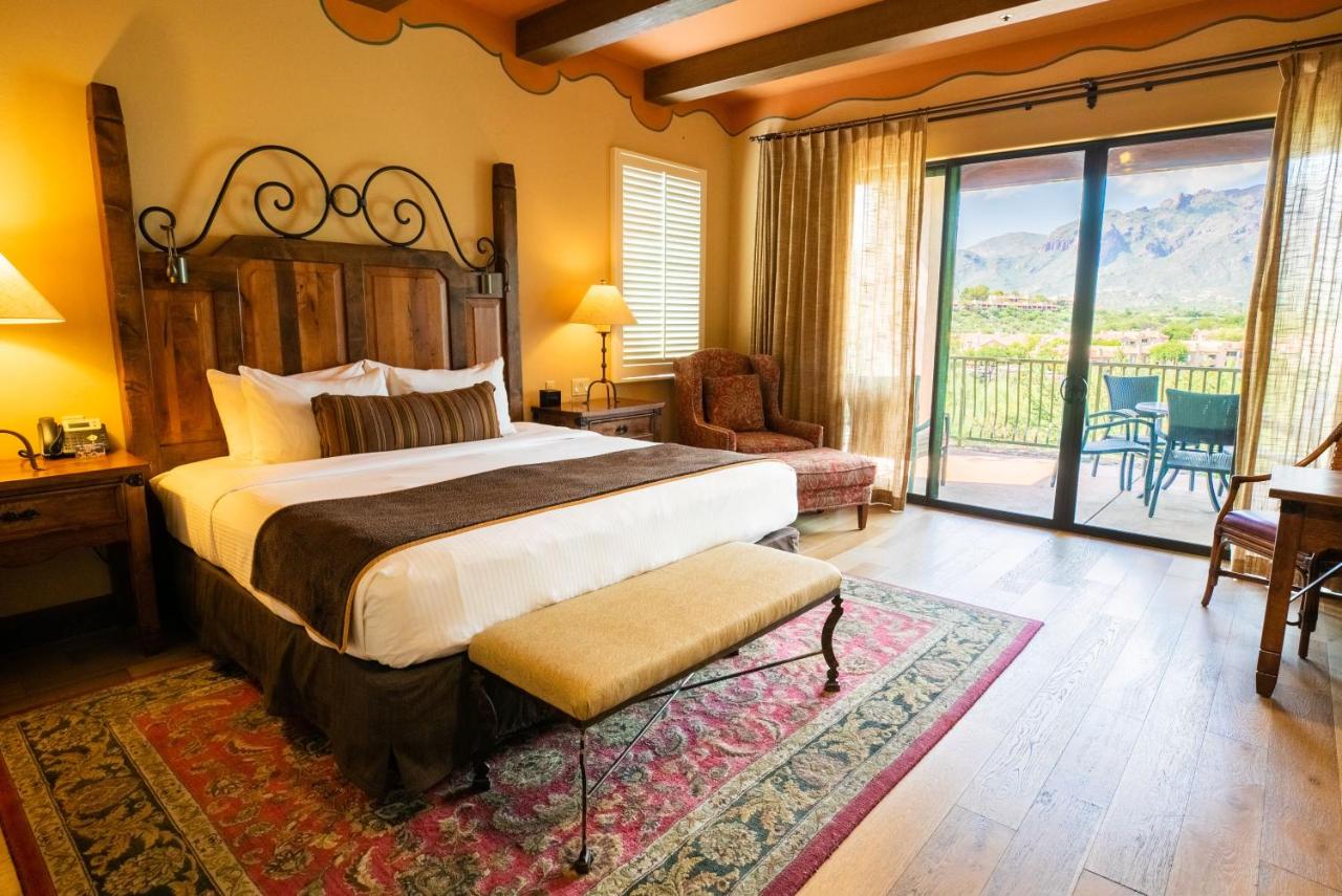 Suite with Mountain View at Hacienda Del Sol Guest Ranch Resort