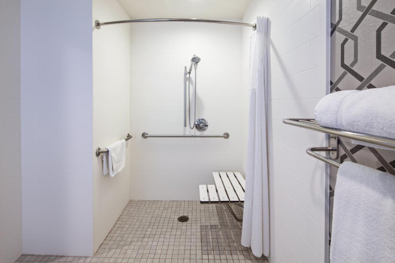 Deluxe King Room - Mobility Access Roll in Shower/Non-Smoking at Holiday Inn Express Hotel & Suites Hollywood Walk of Fame by IHG