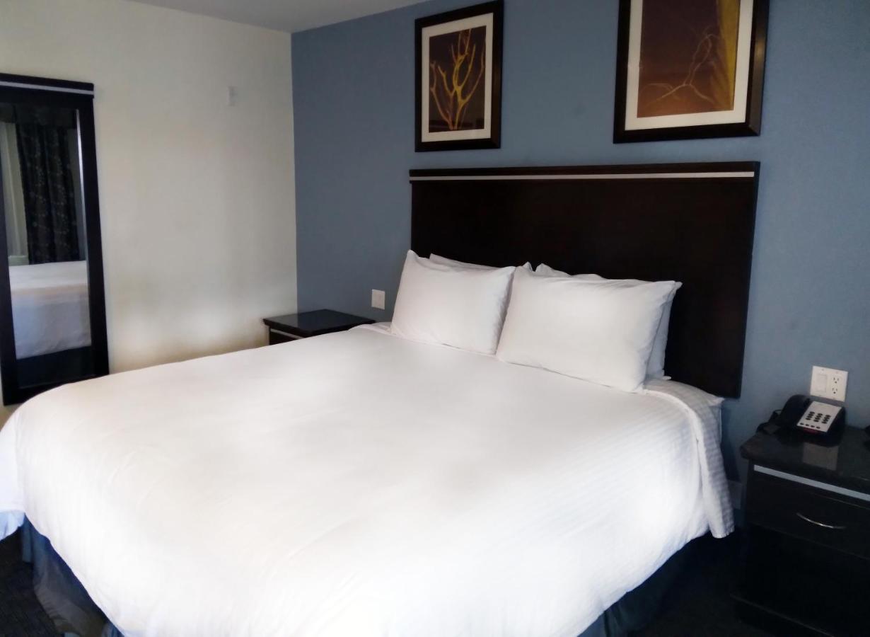 King Room at SureStay Hotel by Best Western Chula Vista San Diego Bay