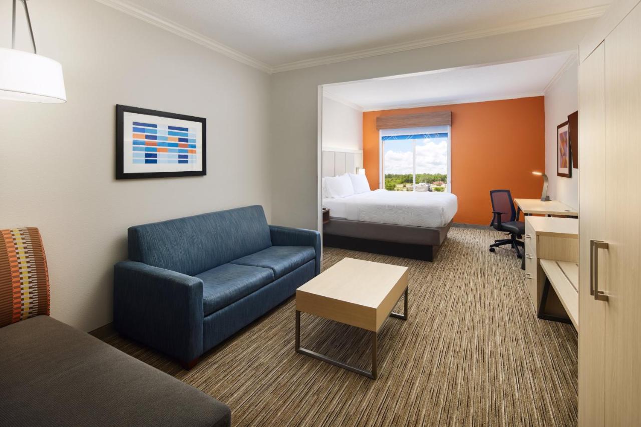 King Suite - Non-Smoking at Holiday Inn Express & Suites Bonifay by IHG