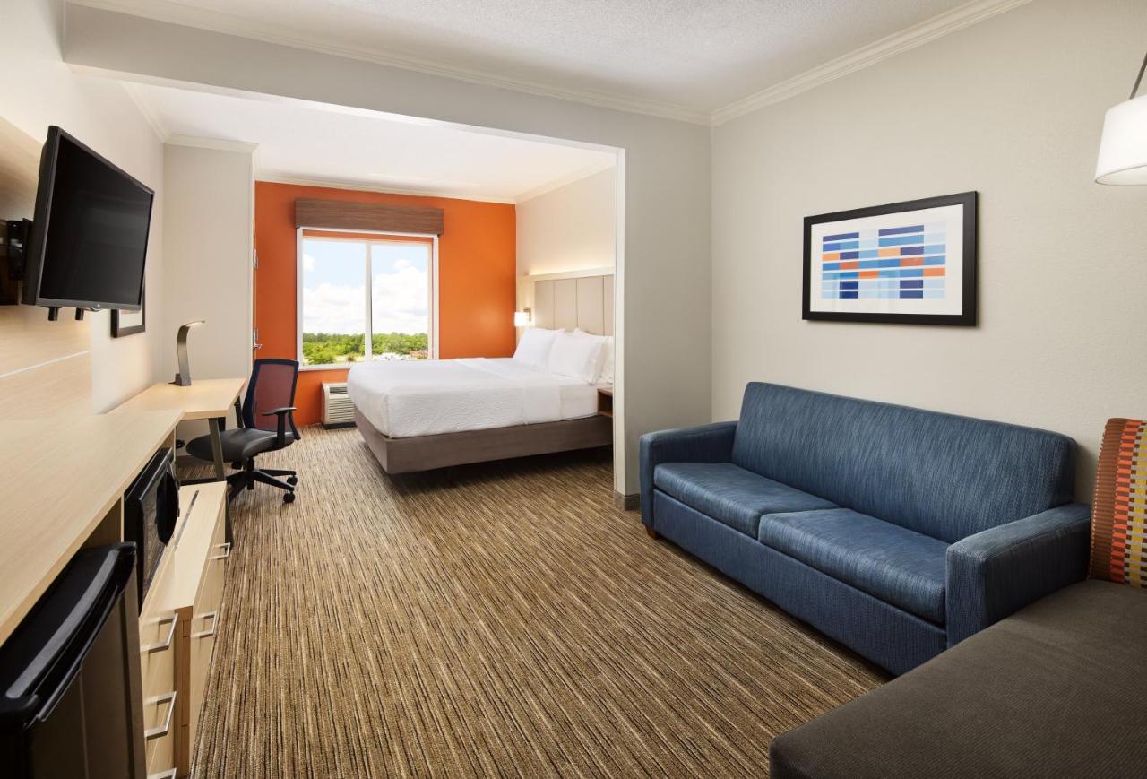 King Suite - Non-Smoking at Holiday Inn Express & Suites Bonifay by IHG