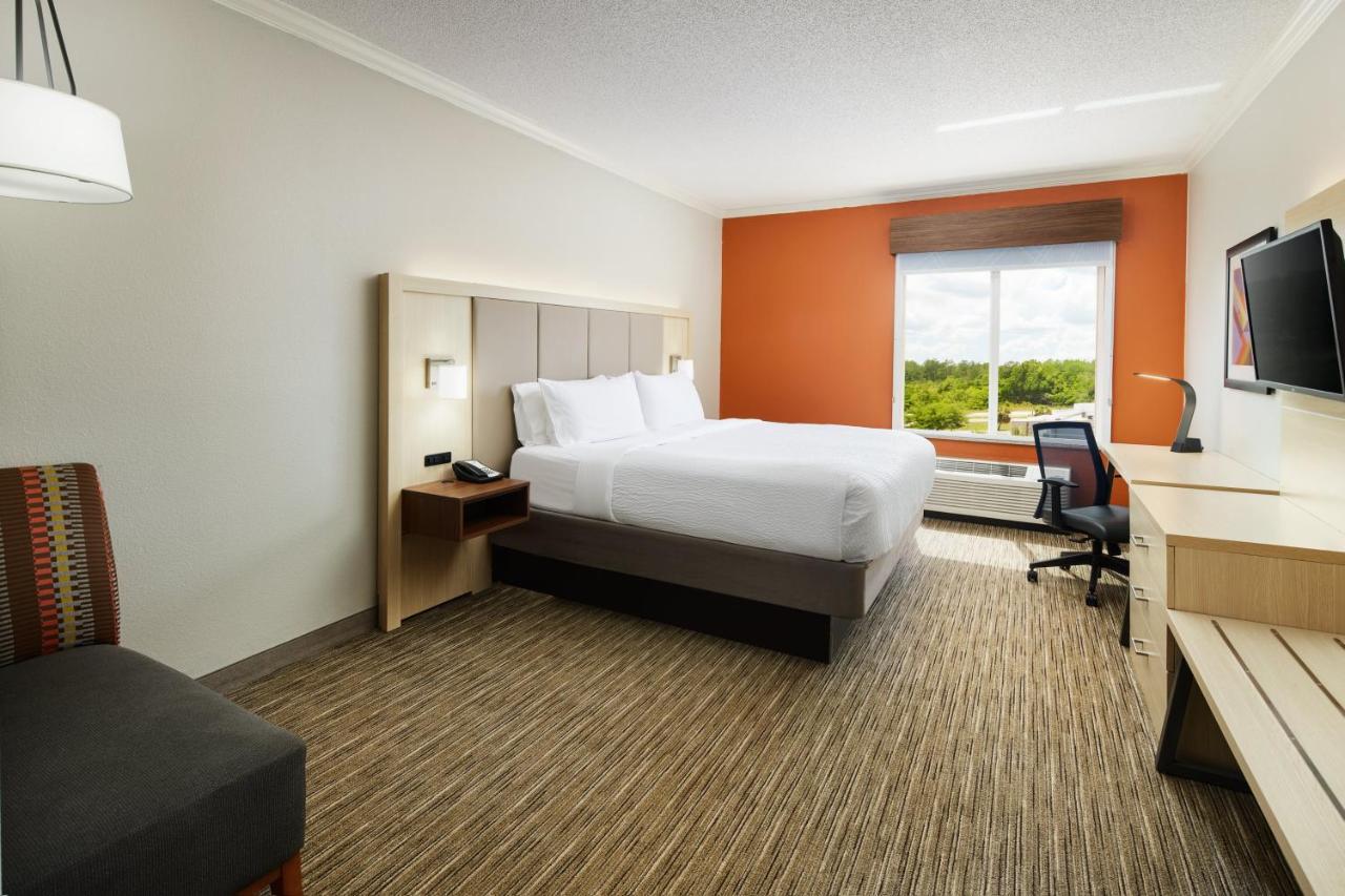 King Room - Non-Smoking at Holiday Inn Express & Suites Bonifay by IHG