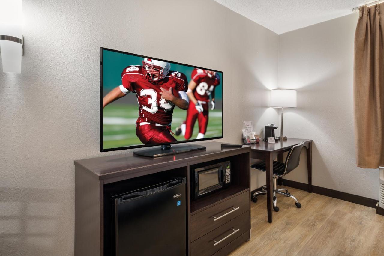 King Room - Disability Access at Red Roof Inn & Suites Jacksonville, NC