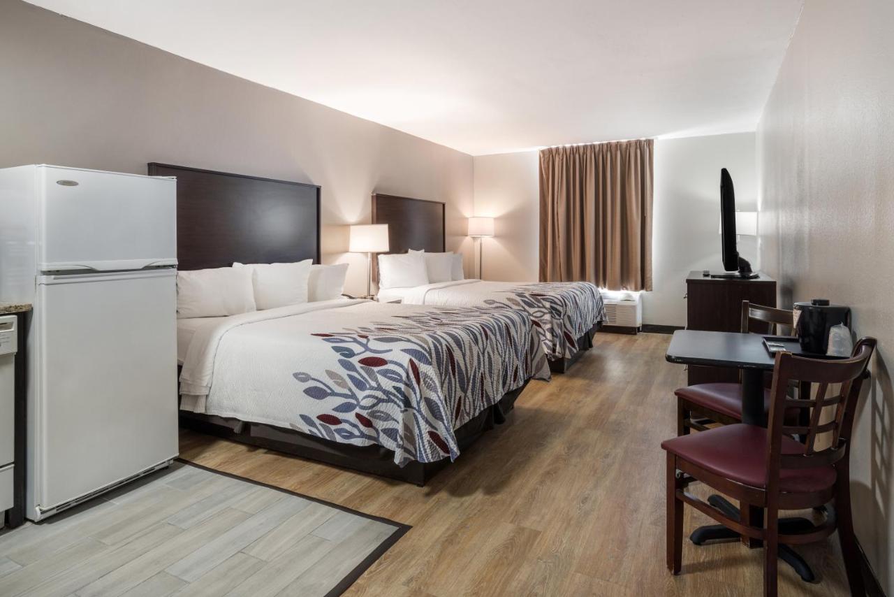Suite Queen Room with Two Queen Beds - Kitchen/Non-Smoking at Red Roof Inn & Suites Jacksonville, NC