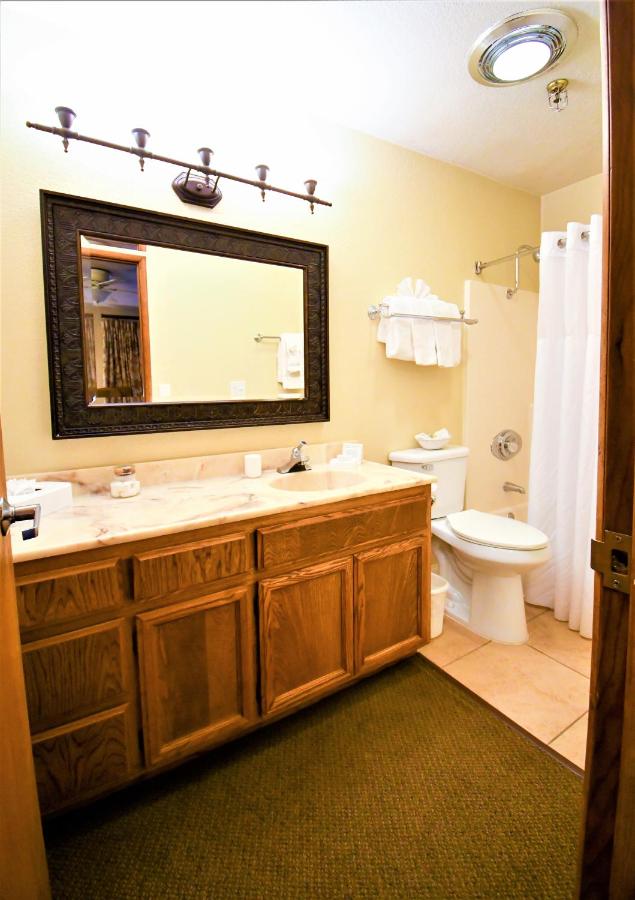Suite (4 Adults) at Getaways at Snow Lake Lodge