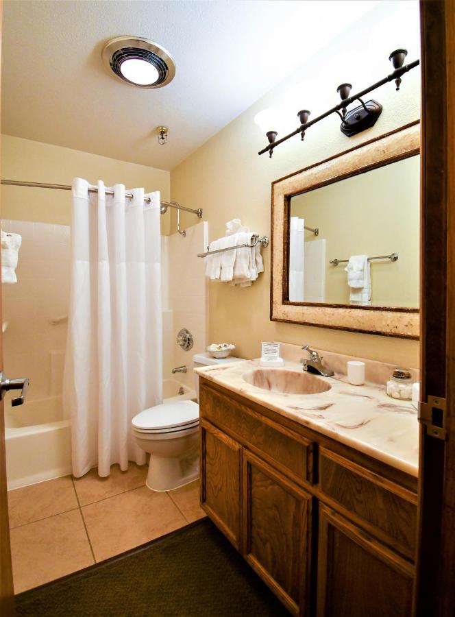 Suite (4 Adults) at Getaways at Snow Lake Lodge