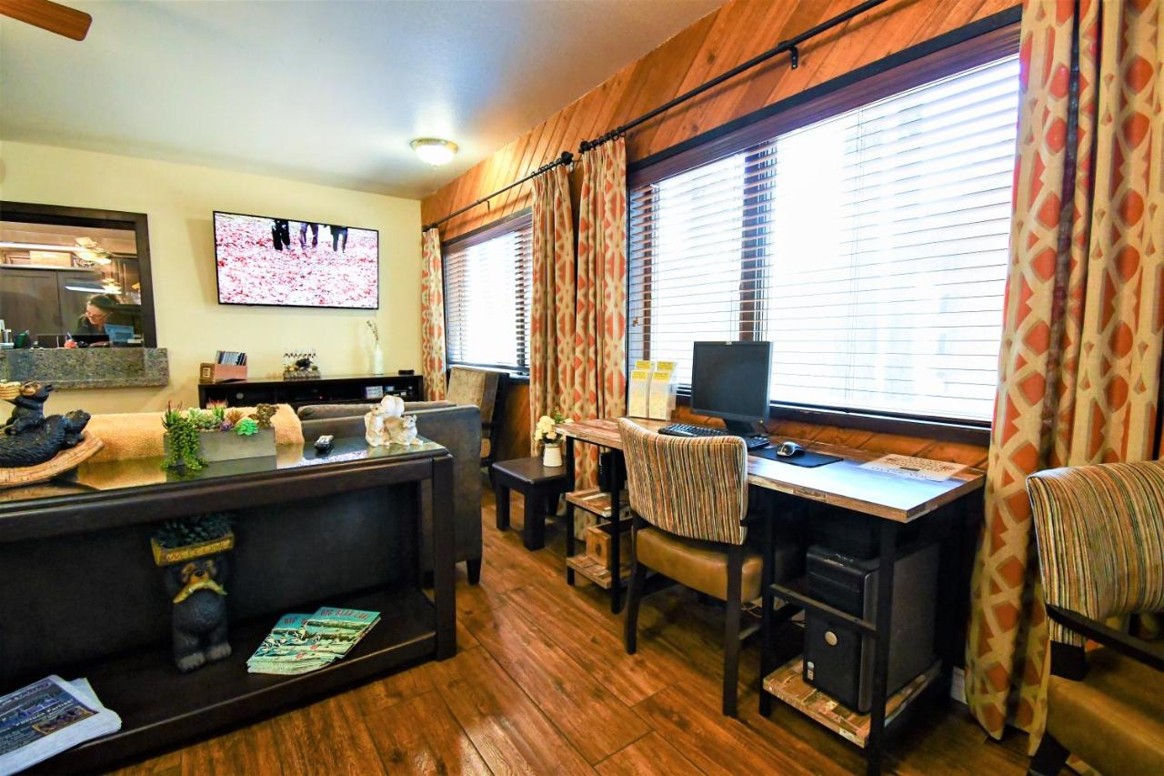 Suite (4 Adults) at Getaways at Snow Lake Lodge