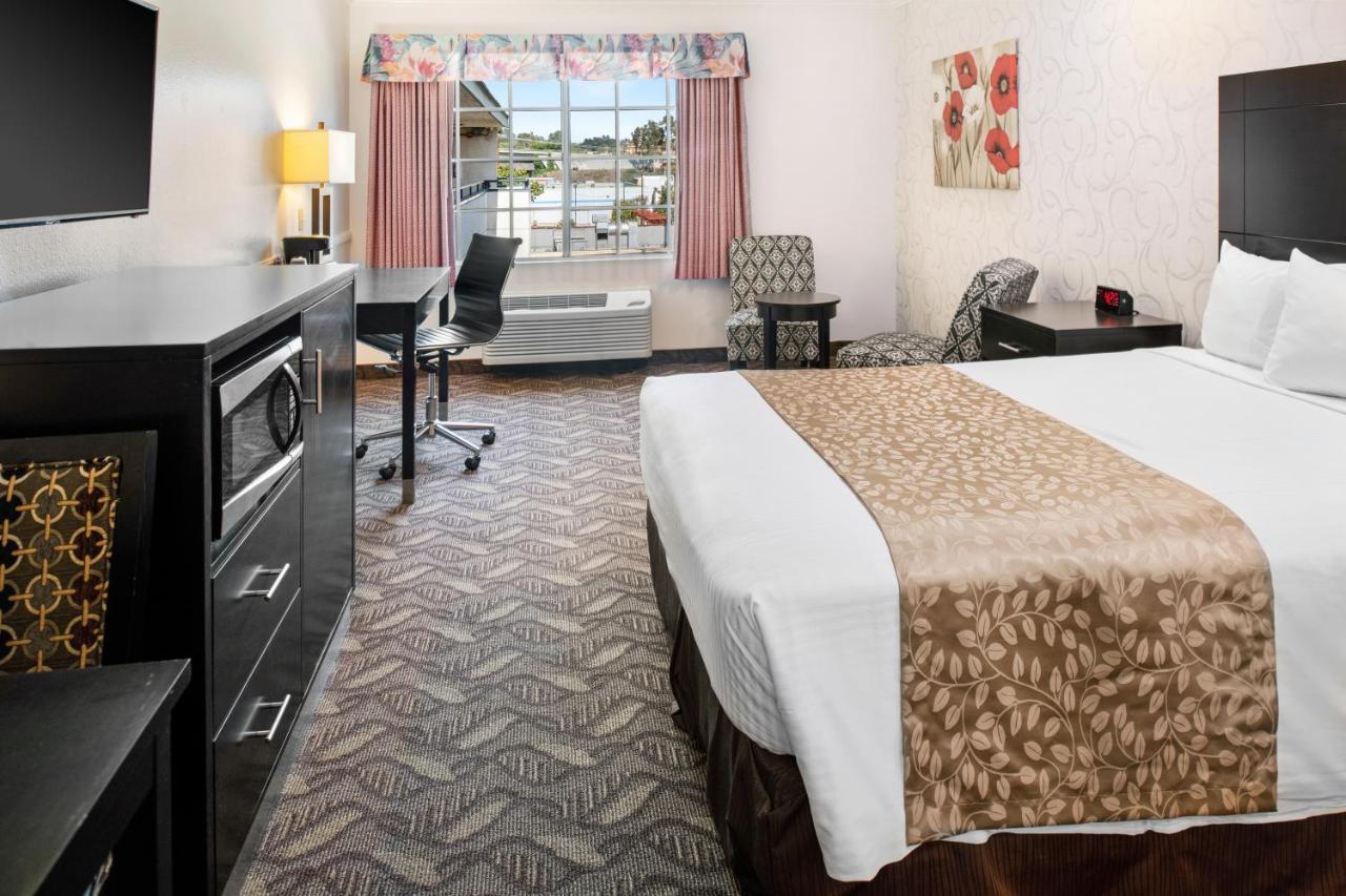 Deluxe King Room - Non Smoking at Glendale Hotel